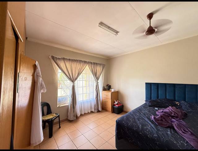6 BEDROOM HOUSE FOR SALE IN LENNOXTON